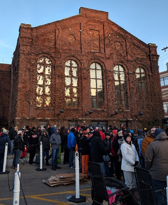 Binny's Lincoln Park location with the line of people waiting to buy theirs